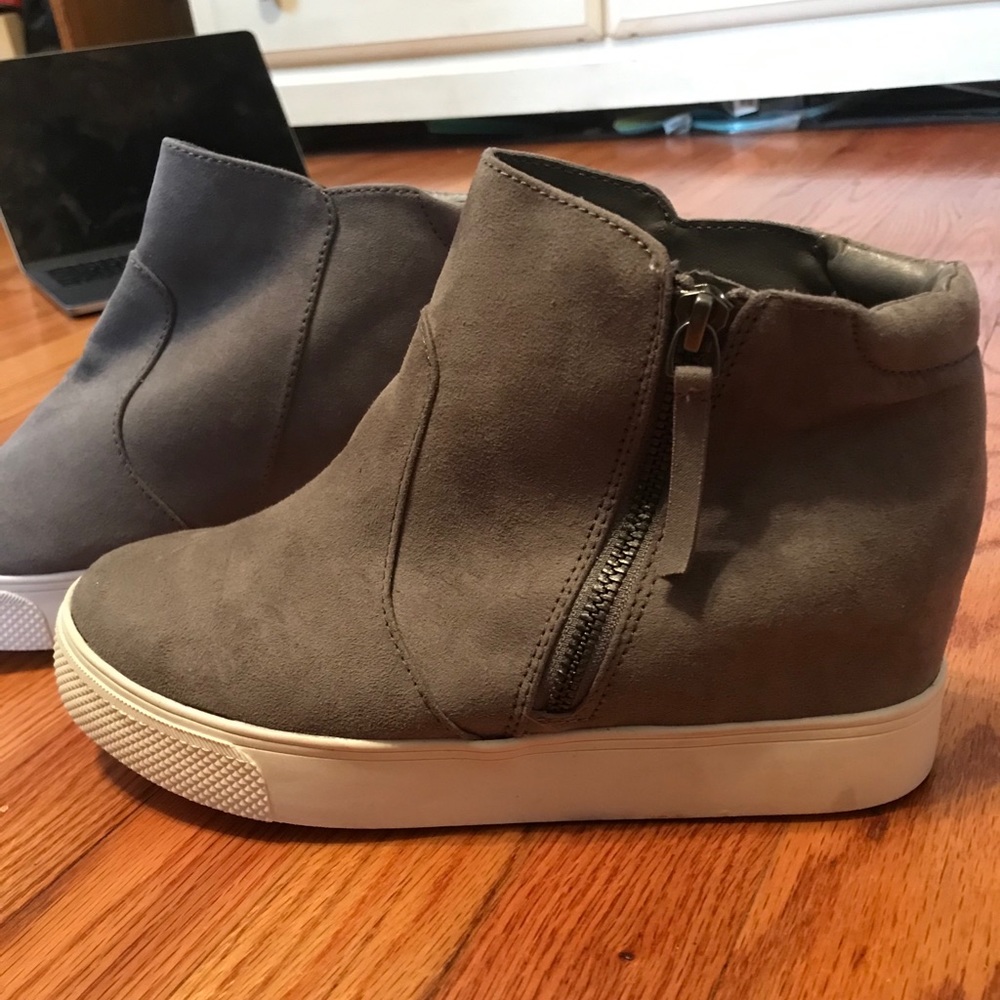 Universal thread sneaker bootie